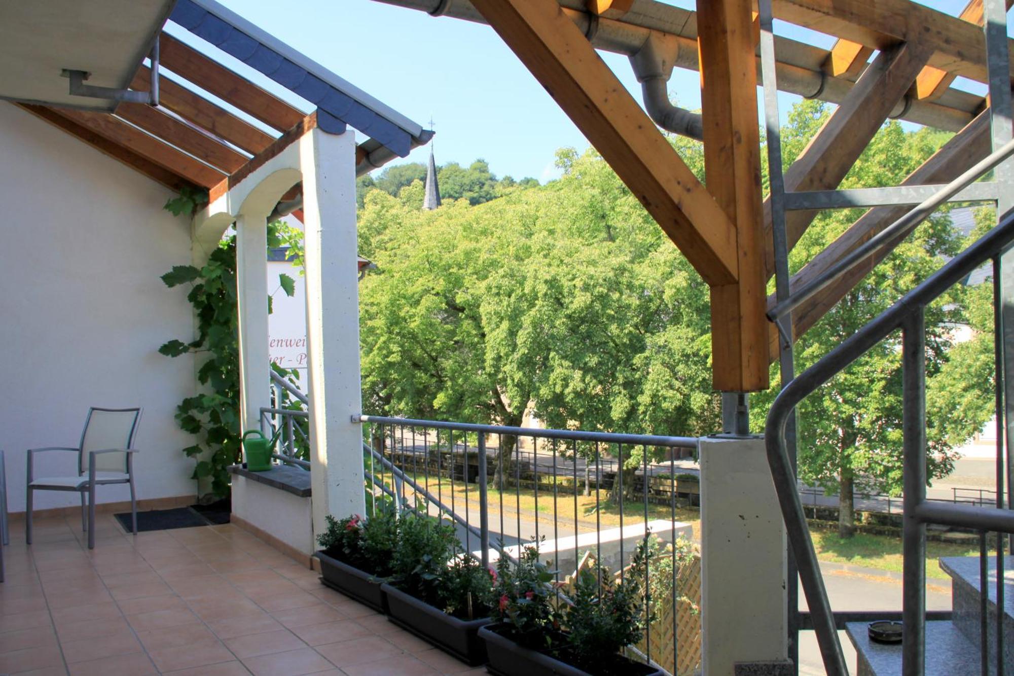 شقة Ferienweingut & Gutsrestaurant Becker Burgen  المظهر الخارجي الصورة