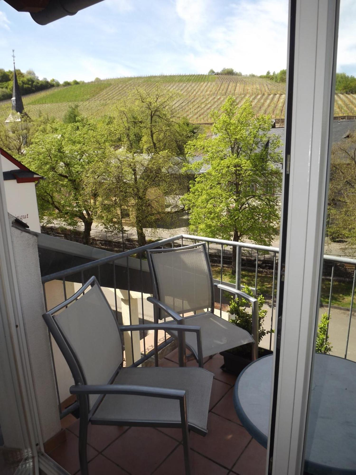 شقة Ferienweingut & Gutsrestaurant Becker Burgen  المظهر الخارجي الصورة